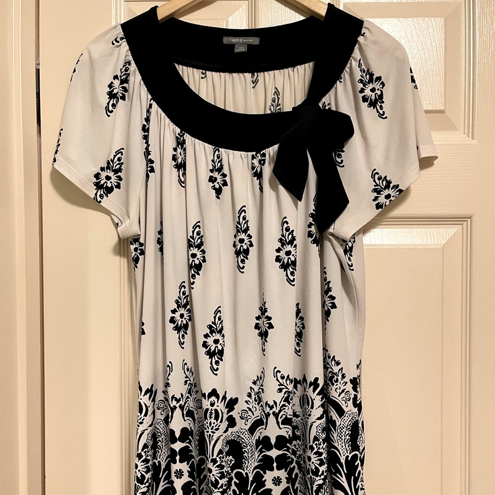 Apt.9 blouse/tunic, black & white floral print w/ tie at neckline